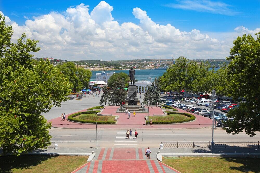 Площадь Нахимова в Севастополе. Памятник адмиралу. Фото из открытых источников