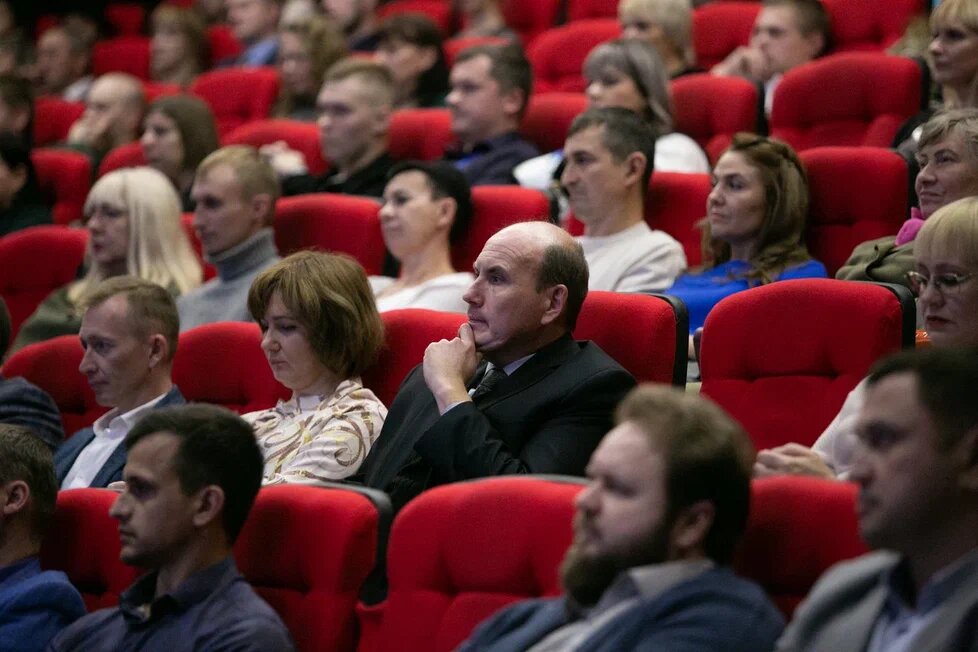  📷    Паслер поздравил работников Орского машиностроительного завода с 81-летием предприятия Андрей Севостьянов