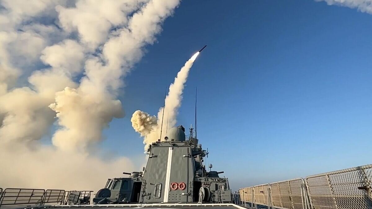    Пуск ракет с корабля ВМФ РФ по арсеналу с западным оружием во Львовской области© РИА Новости / Пресс-служба Минобороны РФ