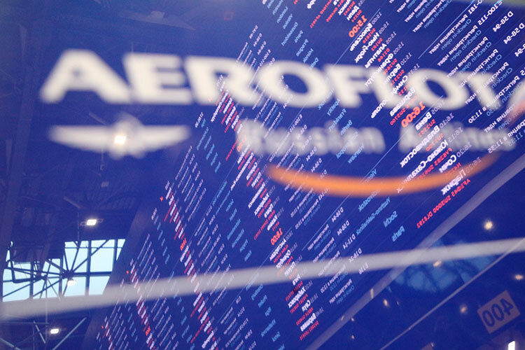    С некоторой тревогой отечественные пассажиры восприняли пришедшую вчера ближе к полуночи новость о том, что «Аэрофлот» приостанавливает онлайн-регистрацию на рейсы с 02:00 26 октября в связи с техническими работами, причем без указания конкретных причин