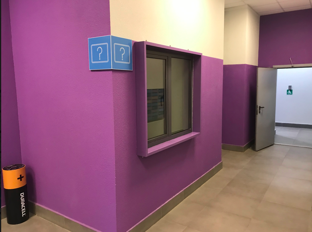 Разные подъезды выкрашены в разные цвета. Фото: Антон Гайдаш 