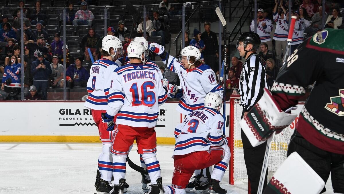    Хоккеист "Нью-Йорк Рейнджерс" Артемий Панарин празднует гол© Фото : nhl.com/rangers