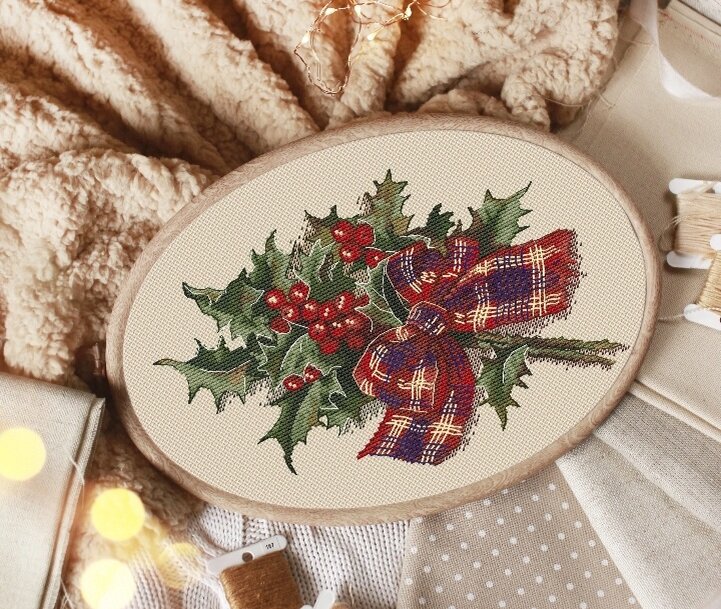 "Остролист", размер работы 24,49*16,5см, вышивается на 14 каунте, нитки DMC 25 цветов. 