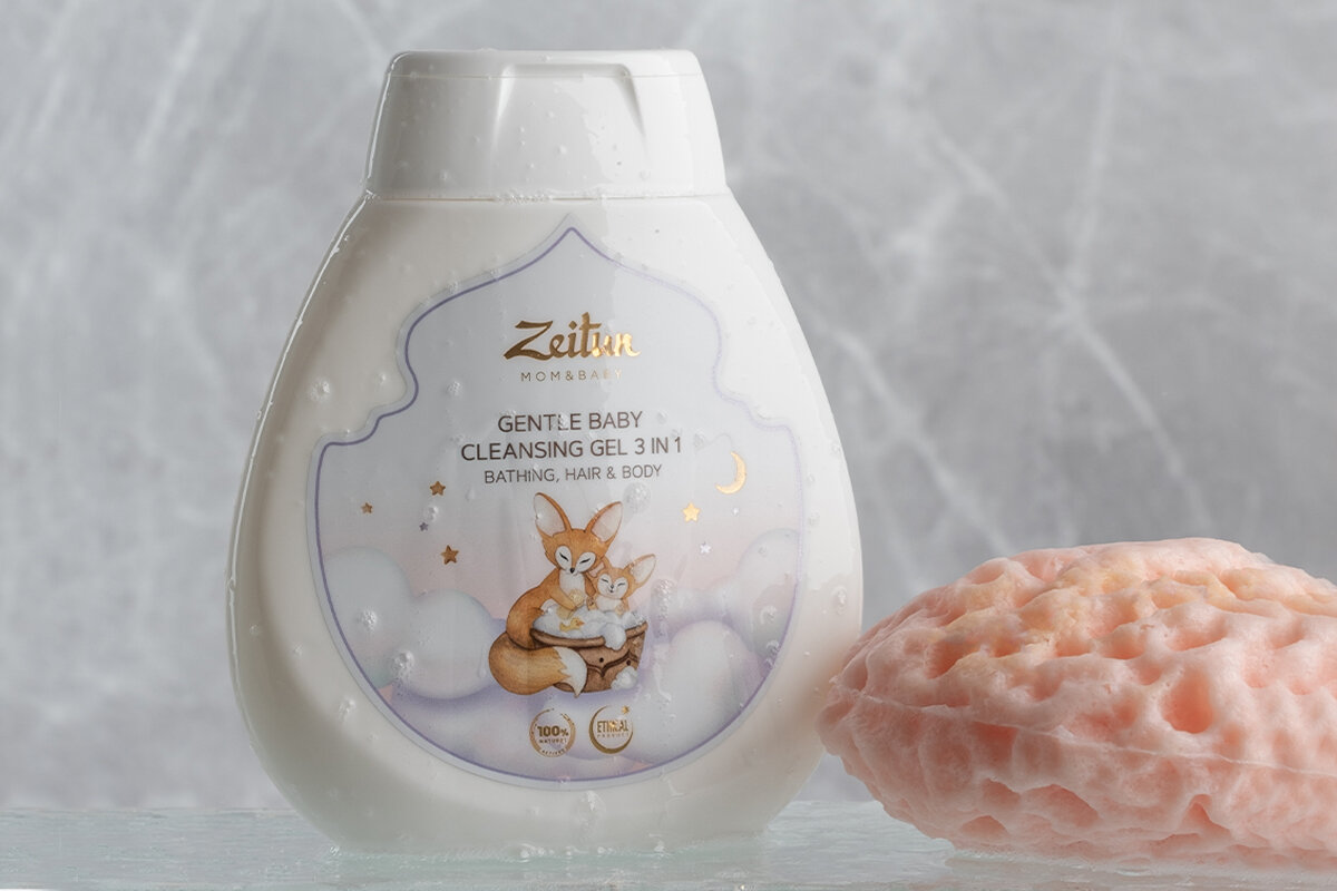Вспеньте гель Zeitun MOM&BABY и аккуратно нанесите на влажные волосы и тело ребенка или добавьте в ванночку.