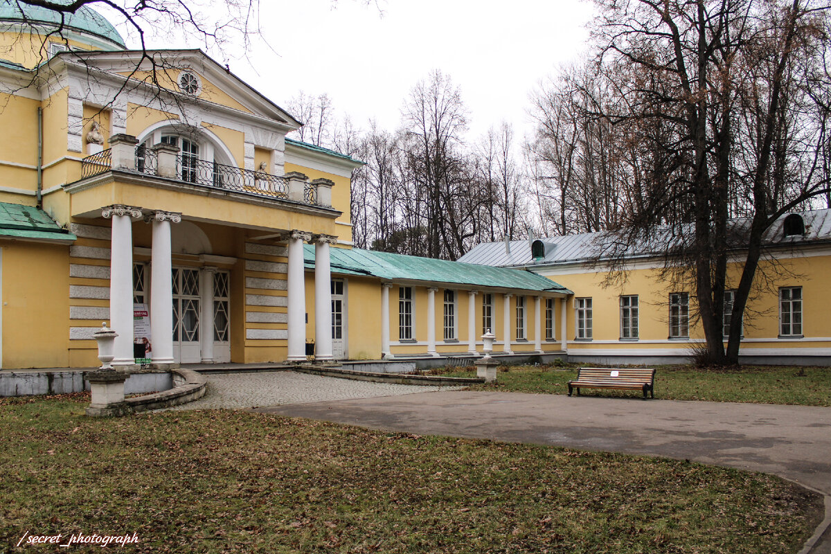 Восточный фасад с северным флигелем