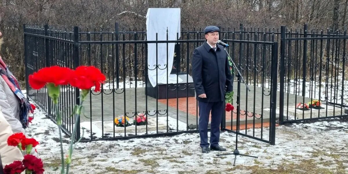 ПАМЯТНИК ПОГИБШИМ В ЖЕЛЕЗНОДОРОЖНОЙ КАТАСТРОФЕ В 1942Г. (п.Чишмы Республика Башкортостан)