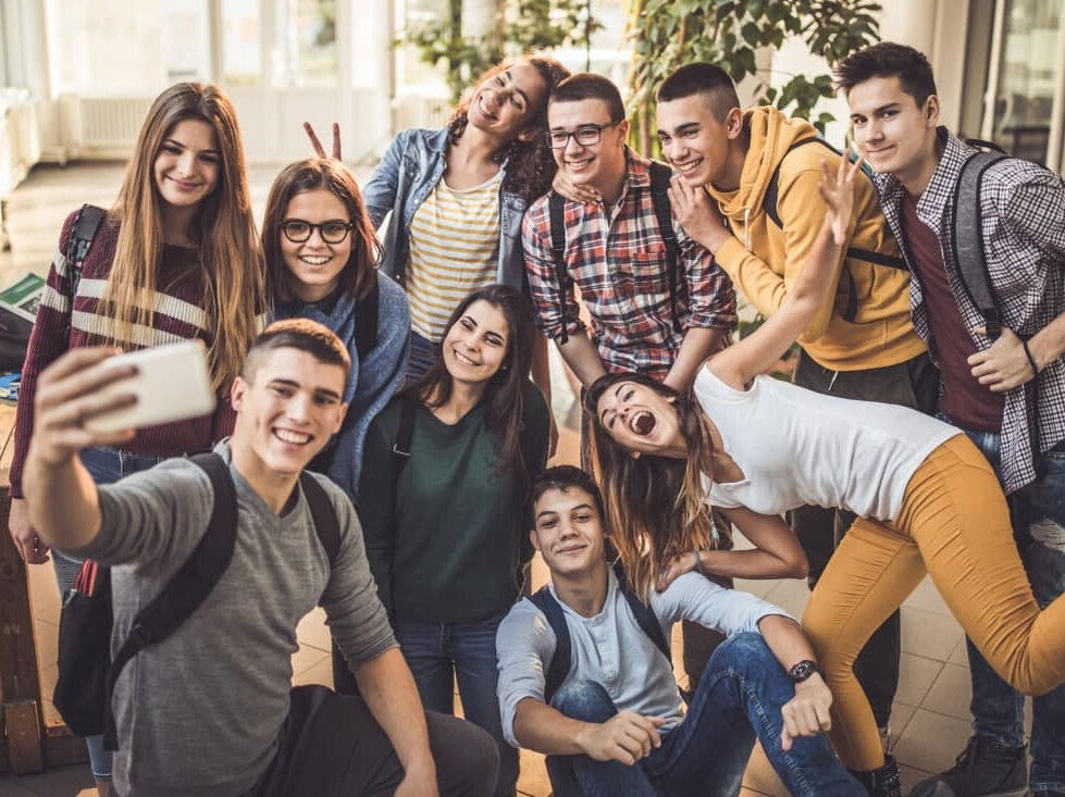 Зиллениалы. Зиллениалы 1997-2003. Зиллениалы. Зиллениалы. Разные молодые люди.