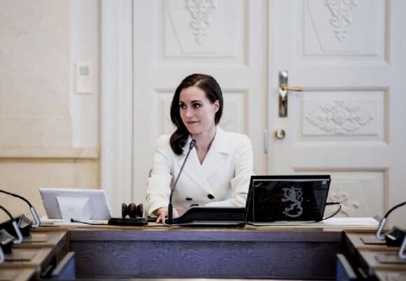 "Свободная касса!" Премьер-министр Финляндии Санна Марин.