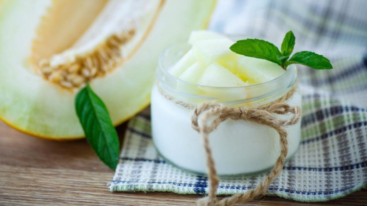    Дыня удачно сочетается с биойогуртом