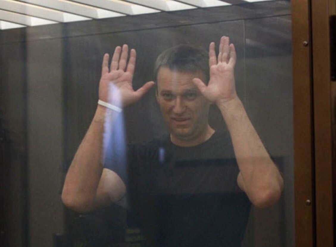 Европейский суд по правам человека воспользовался своим правом на введение экстренных обеспечительных мер и потребовал от России освободить Алексея Навального из под стражи.