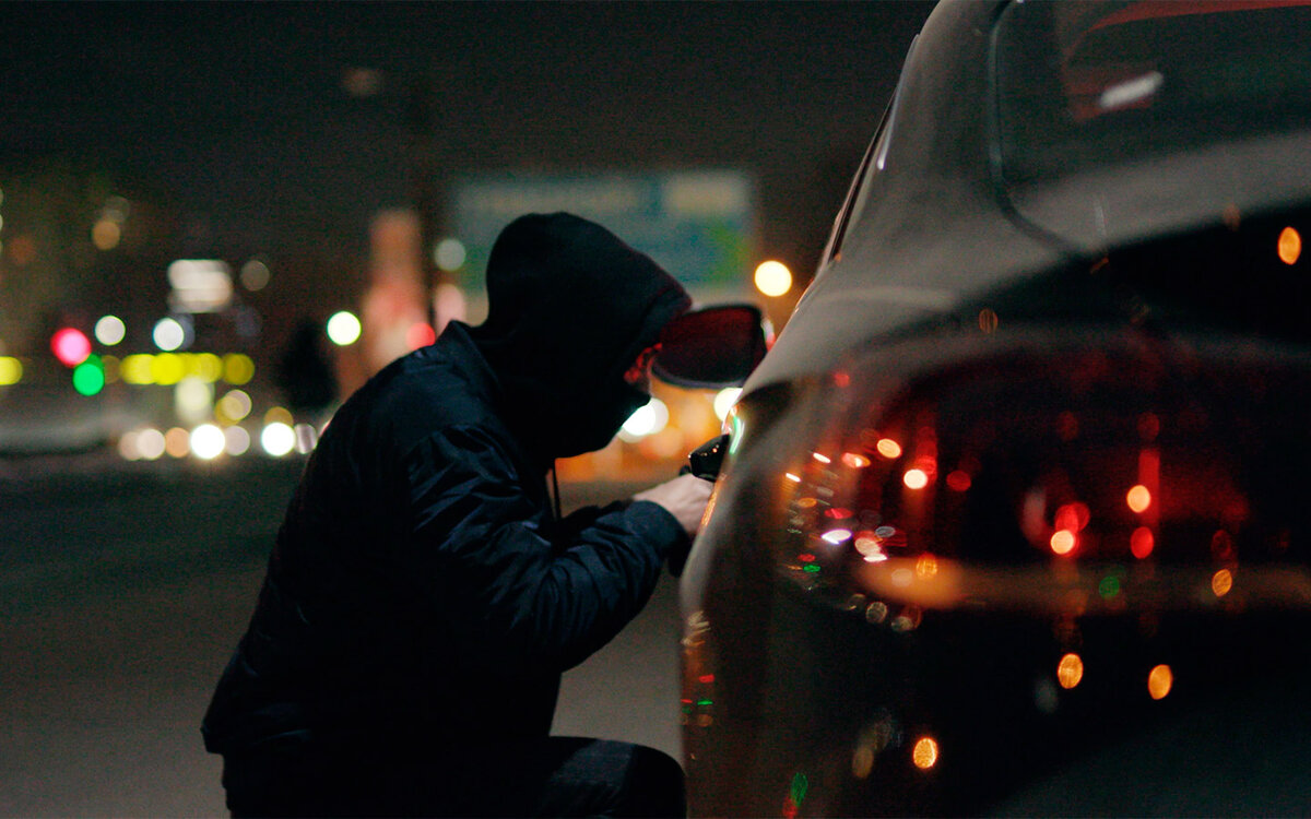 Если автомобиль, угнанный в России, пересек границу с Казахстаном, шансов вернуть его почти нет — как автомобильные воры перепродают российские машины в соседние страны и при чем тут Таможенный союз. 
