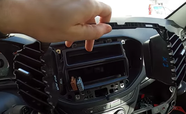 Установил в Ладу Весту классную мультимедийную систему на Андроиде ...