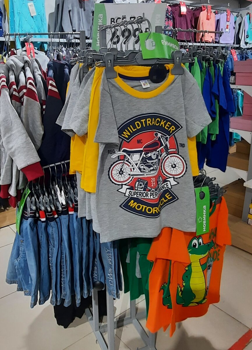 Новинки: футболки, шорты, брюки  цена 699 руб, размеры есть разные.