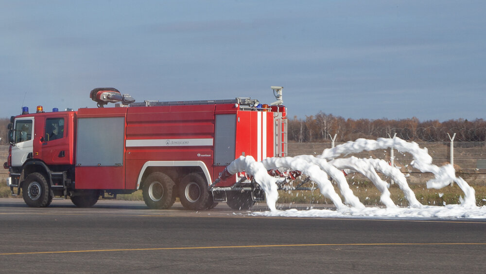 Аэродромный пожарный автомобиль. Фото автора