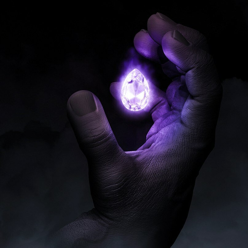 светящийся камень в руке