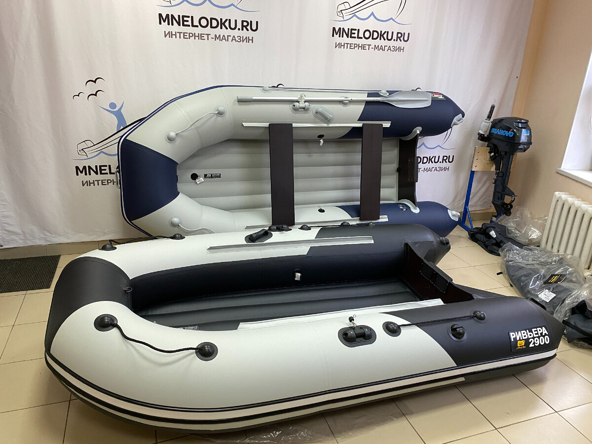 На переднем плане Ривьера 2900 НДНД, на заднем - Таймень NX 3200 НДНД