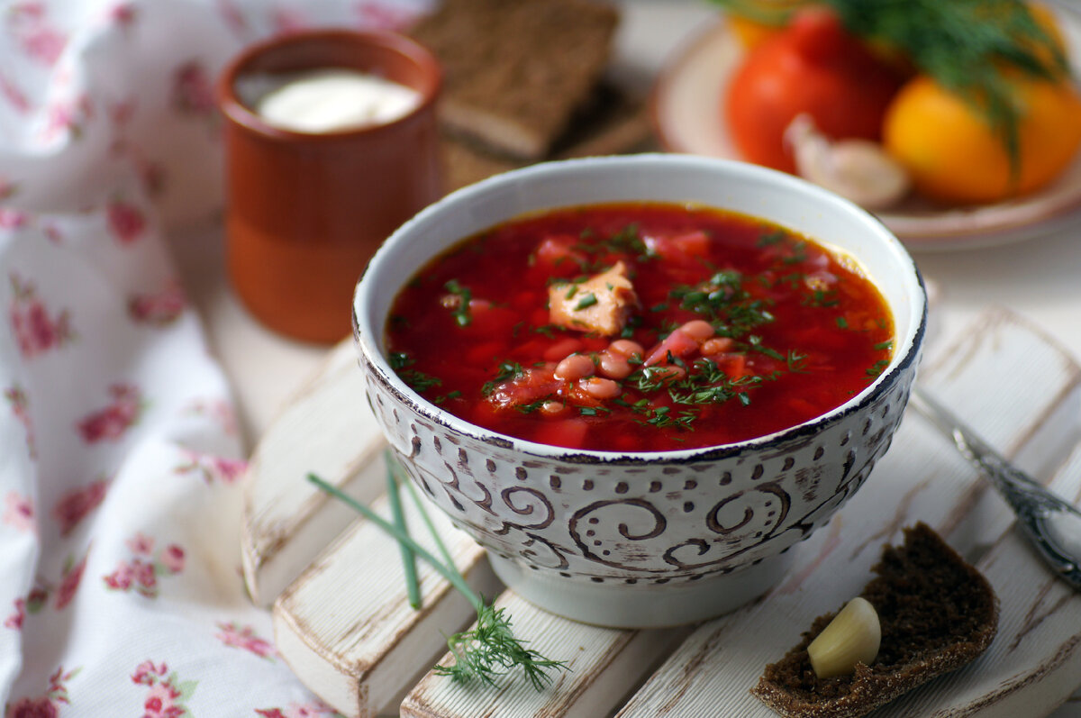 Фасоль с мясом и густой овощной подливой в мультиварке с добавлением яблока