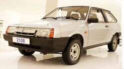 В качестве консультантов по конструкции автомобиля были приглашены специалисты различных зарубежных автозаводов, такие как Porsche и UTS (дочерняя фирма Fiat). А так же были подключены и другие фирмы, с которыми были заключены лицензионные соглашения. Это была Английская компания Lucas, которая занималась дисковыми тормозами и вакуумный усилитель тормозов. Кроме того, реечный рулевой механизм и синхронизаторы коробки передач куплены по лицензии у Немецкой фирмы Zahnradfabrik, сцепление фирмы Automotiv Prodax, стойки передней подвески фирмы Wayassauto, шарниры равных угловых скоростей Английской фирмы Hardy Spicer, балка задней подвески фирмы Volkswagen.