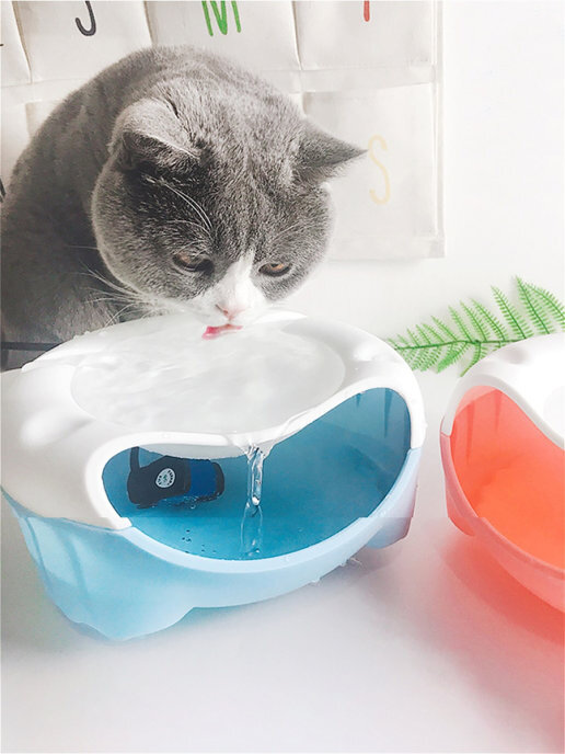 Самая дешевая. Цена =1031. Артикул: 17136077. Открытая поилка, индикатора нет. Фото со страницы товара магазина WildBerries. 