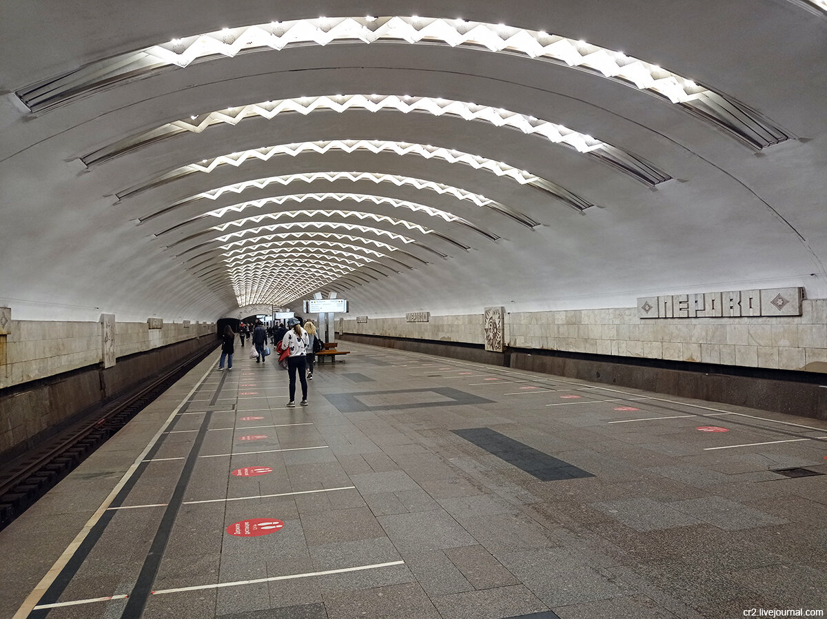 Загадка станции московского метро Перово. Кто всё же изображён на её ...