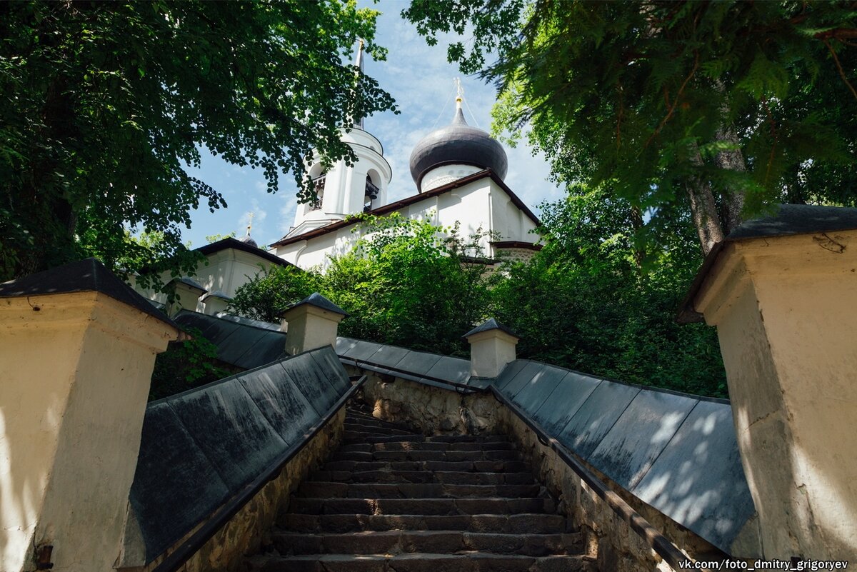 монастырь в пушкинских горах