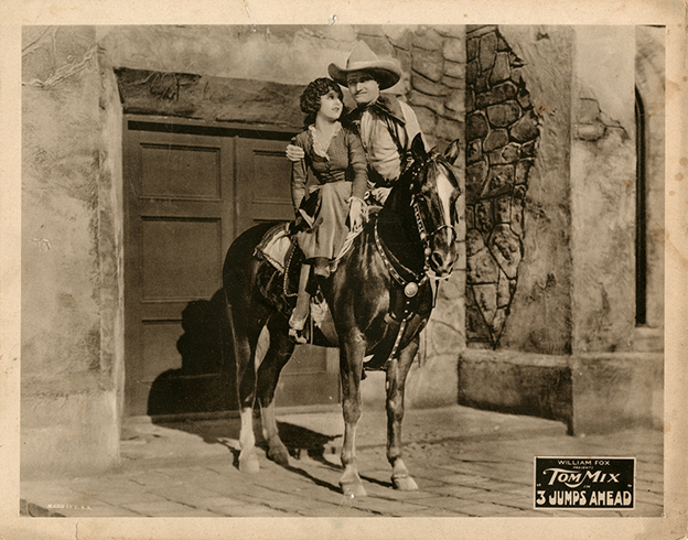 Кадр из вестерна Джона Форда с Томом Миксом и Альмой Беннетт “В три прыжка” (1923)