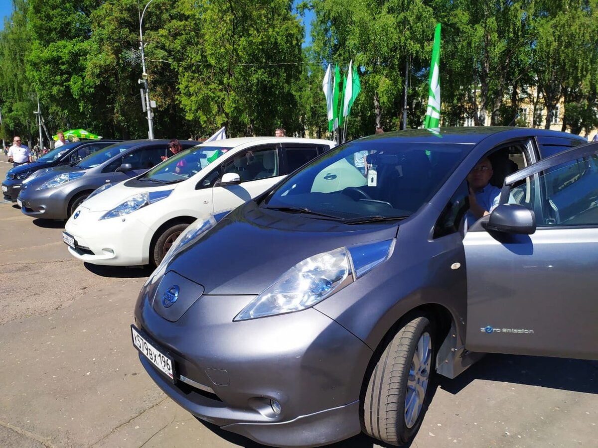 Nissan Leaf правый руль