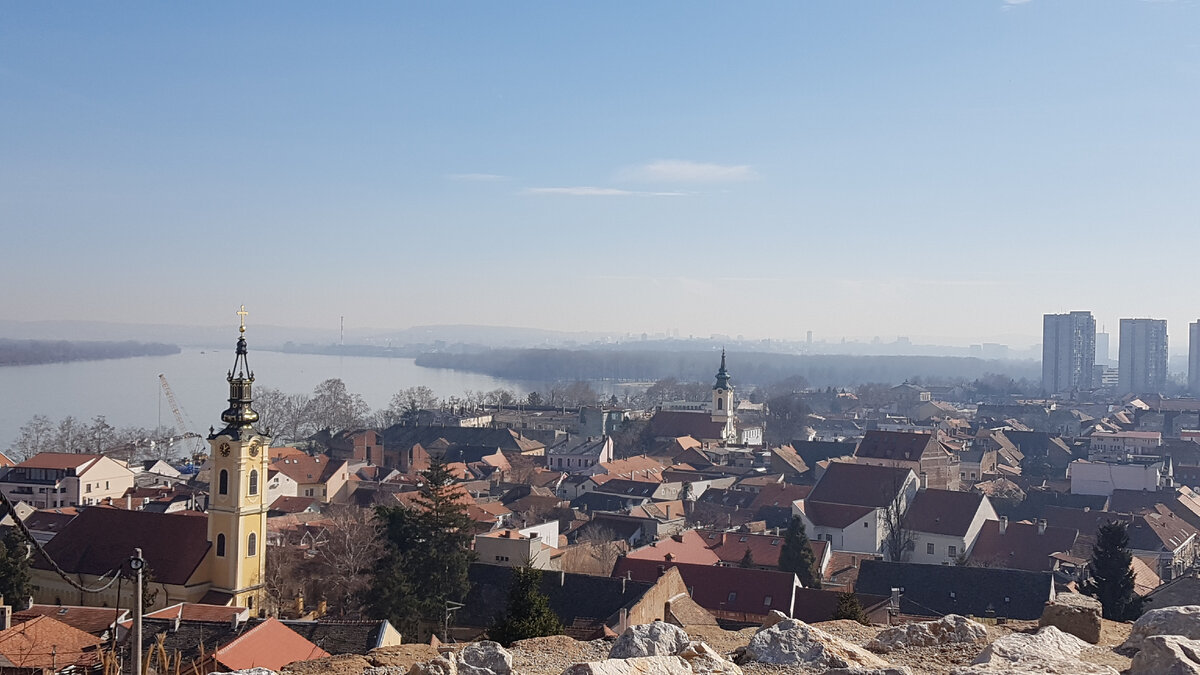 Земун. На стыке современности.

