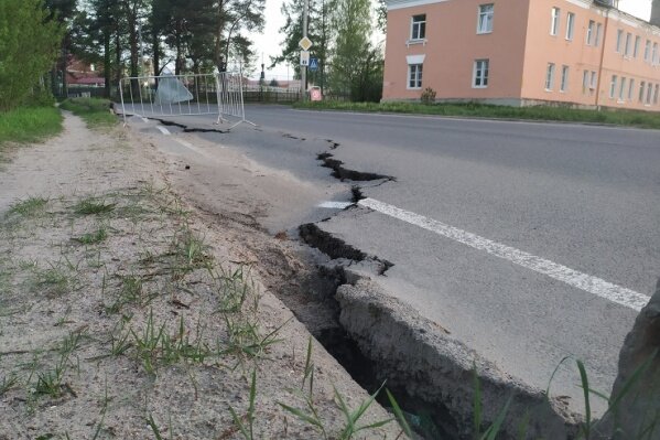 Что касается выявленного «состояния автомобильных дорог», то если по нему не может передвигаться автотранспорт, то вполне логично было бы их отремонтировать – в конце концов это как раз прямая обязанность городских властей.