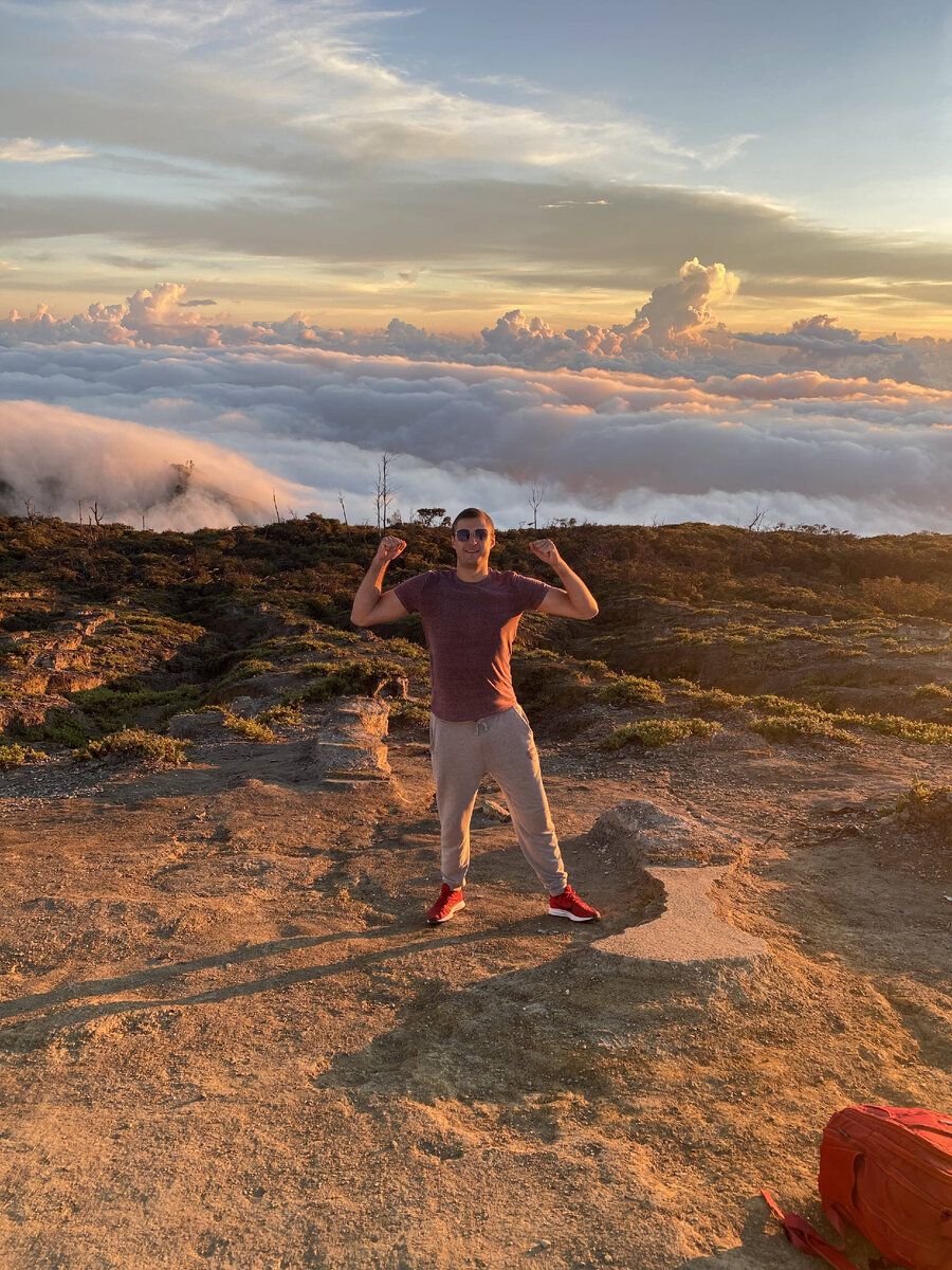 Это я на вулкане Иджен