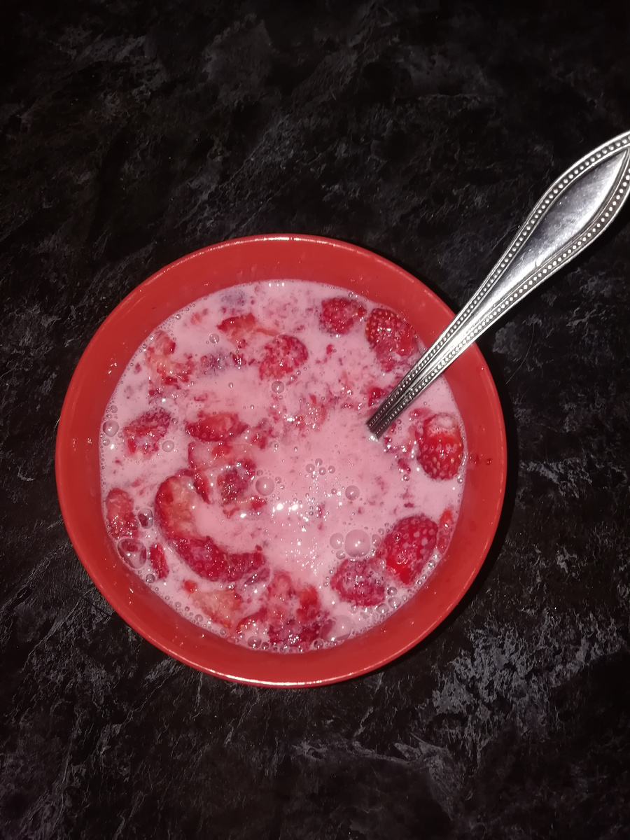 Клубничный йогурт