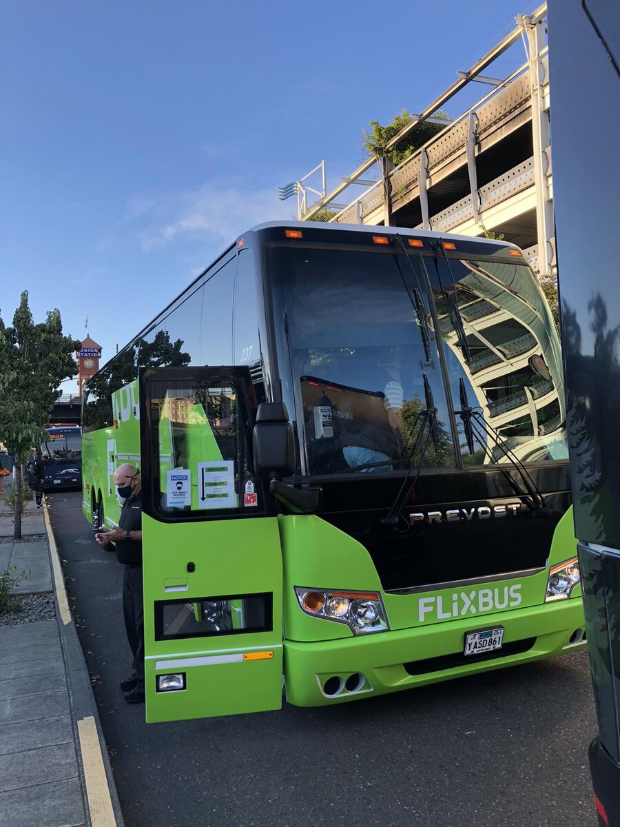 вот на этом автобусе я отправился в Сиэтл.