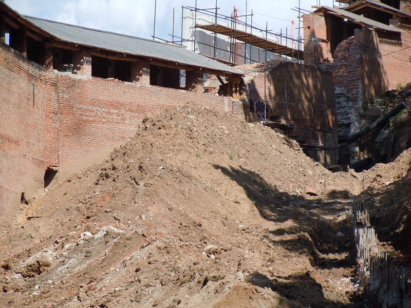 6 июня 2021 г. Мы продолжаем делать то, что мы уже много наделали (В. С. Черномырдин). Побывал в кремле и поснимал. Там территория закрыта и охрана не пускает.-11