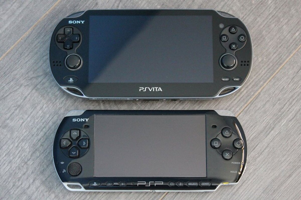 Сверху PS Vita Fat, внизу PSP Fat