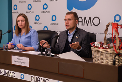    Пресс-конференция депутата Госдумы, председателя союза по содействию и защите прав и законных интересов дачников и садоводов «Союз дачников Подмосковья» Никиты Чаплина в РИАМО ©Мария Шуревская РИАМО