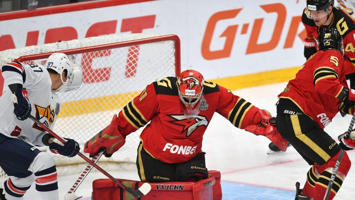    Хоккеисты "Авангарда" (в красном)© РИА Новости / Михаил Воскресенский