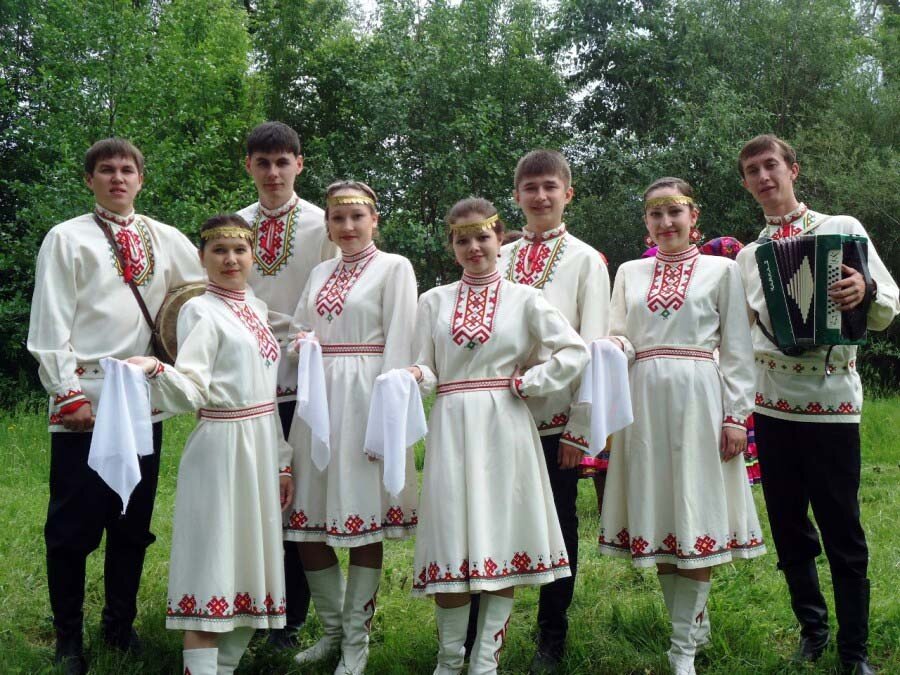 Марийцы в национальных костюмах, фото взято из интернета