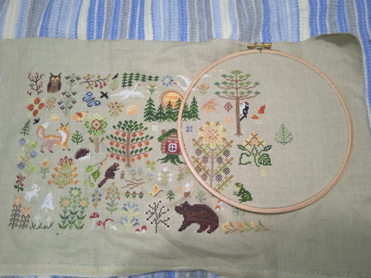 Сюжет от "Совиного Леса" начала вышивать в октябре. Фото автора. 