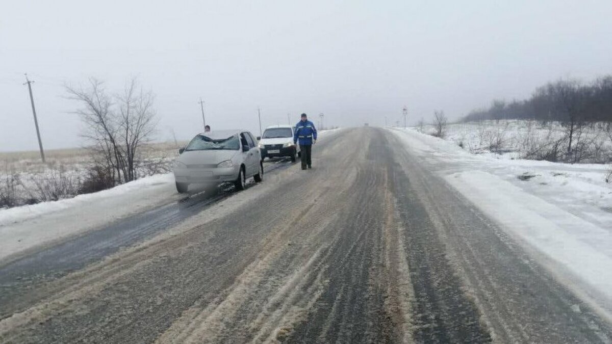 На саратовской трассе перевернулась машина с тремя детьми | Reporter64  Saratov | Дзен