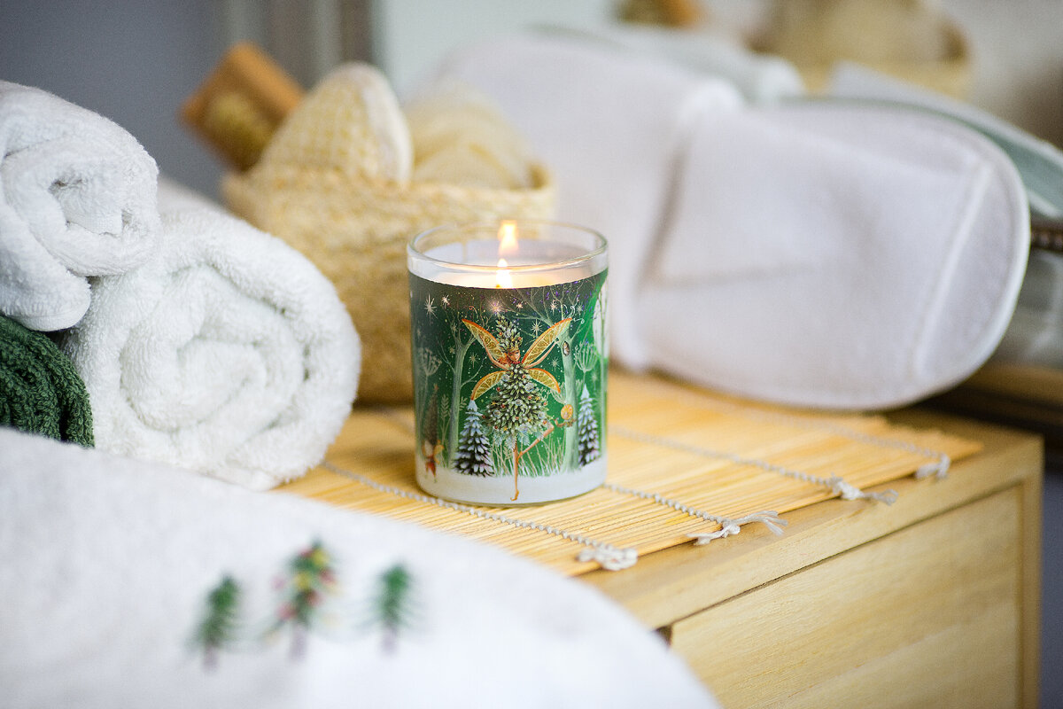 Фея рождества BAGO home ароматическая свеча 132 г коллекция Winter Wonderland