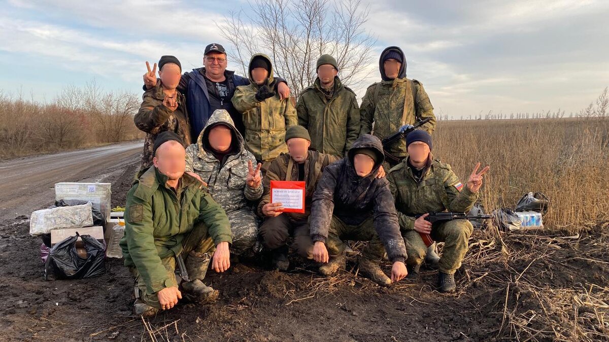 Глава Селенгинского поселения Владимир Бурьян встретился на передовой с бойцами Кабанского района Бурятии.