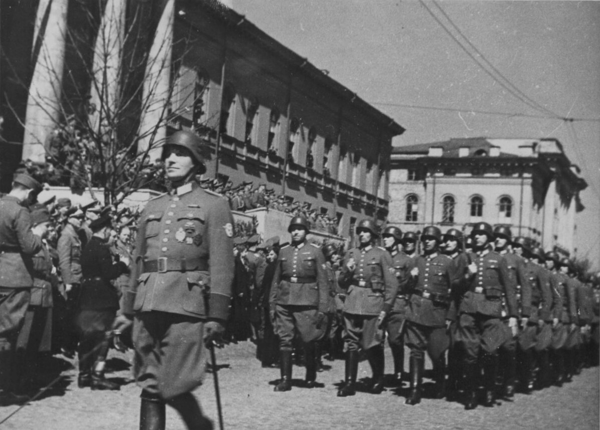 Немецкое полицейское подразделение на параде в Киеве, 1941 год