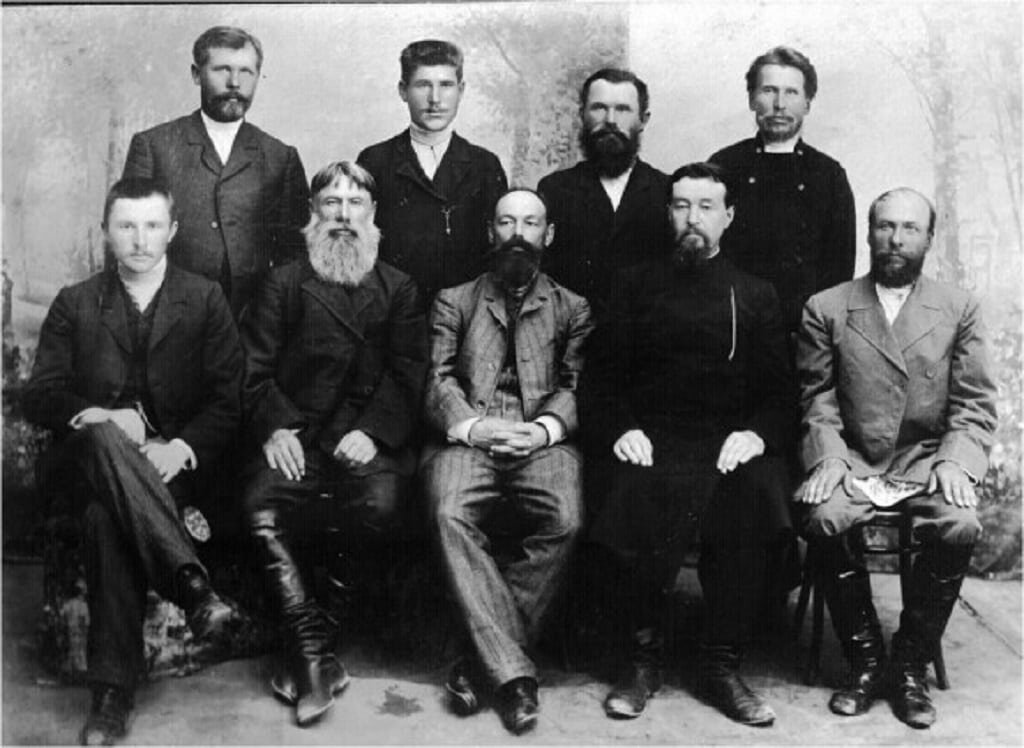 Видные деятели Богоявленской волости. Первый слева в верхнем ряду – Н.Н. Смецкой