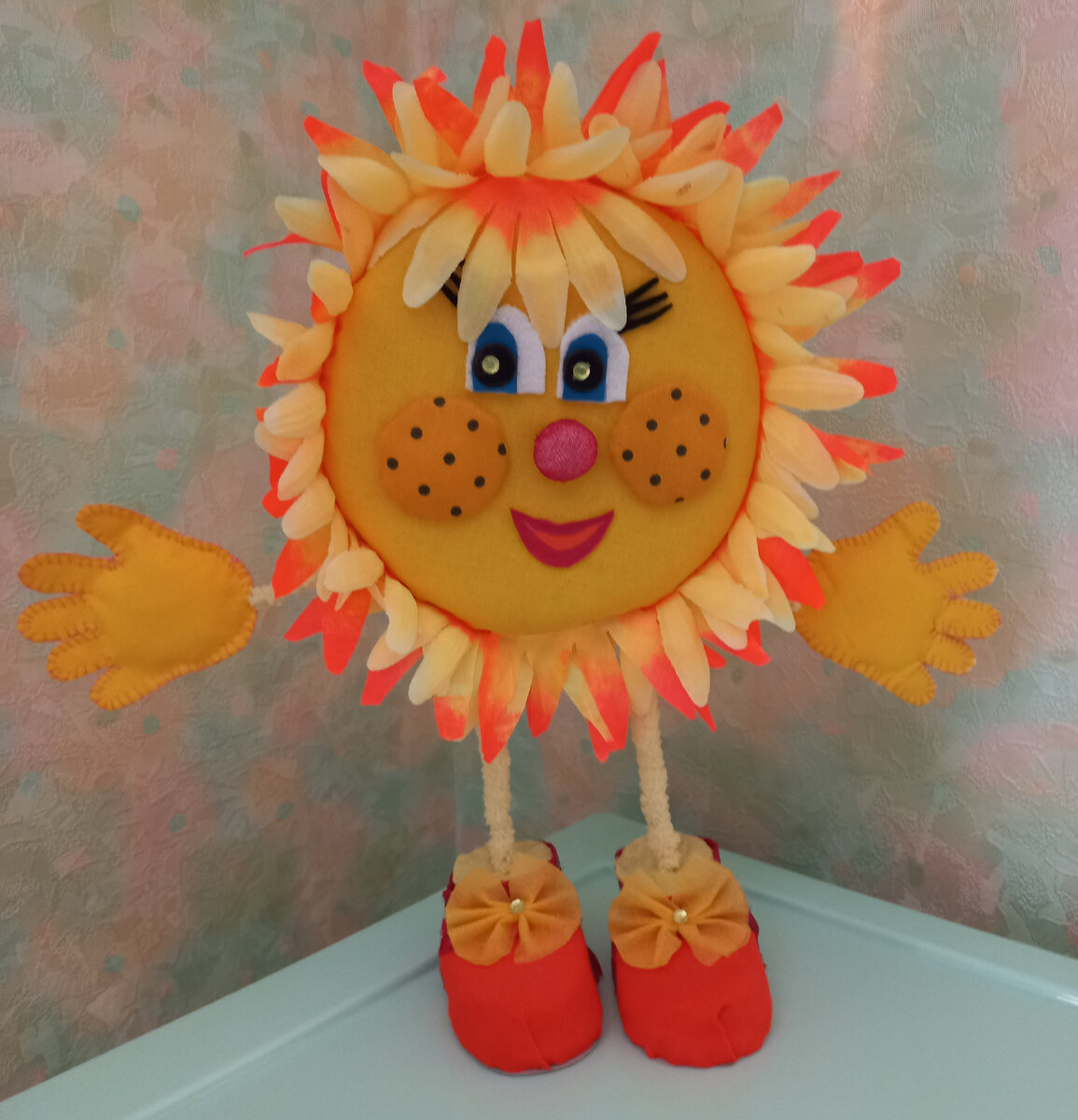 Творение моей мамы "Солнышко". Гостим до 08.01. 🥰