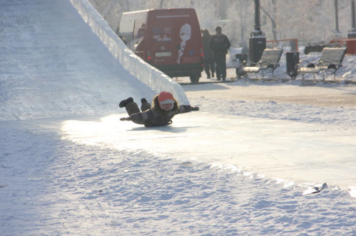    Жителям Заполярья напомнили о правилах безопасности на ледяных горках