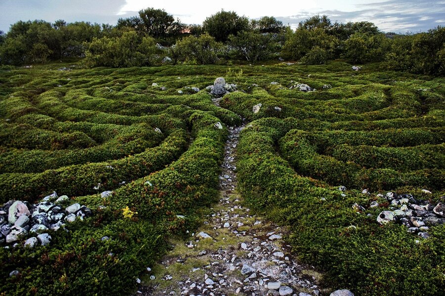 Лабиринты заяцкого огэ. Каменные лабиринты соловецких островов. Каменные лабиринты на большом заяцком острове. Лабиринт на острове крутояр. Каменные лабиринты соловецких островов.