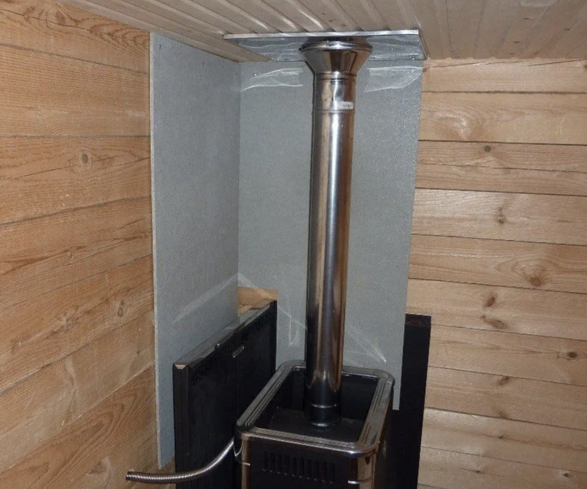 Асбестовые листы на стенах бани 