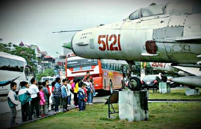 МиГ-21 с номером 5121 в национальном музее ВВС Вьетнама в Ханое