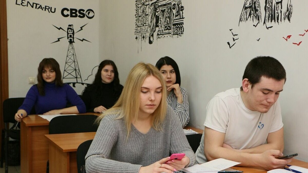     Выпускникам вузов, расположенных на территории ДНР, ЛНР, Запорожской и Херсонской областей, которые окончили высшее учебное заведение в 2022 году, выдадут дипломы российского образца. Об этом сообщает Минобрнауки России.