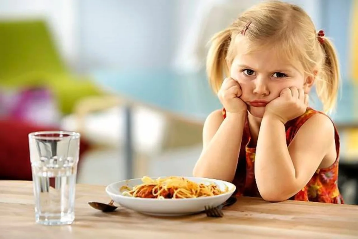 Совсем нет аппетита. Снижение аппетита у детей. Плохой аппетит у ребенка. Для аппетита ребенку. Ребенок отказывается от еды.